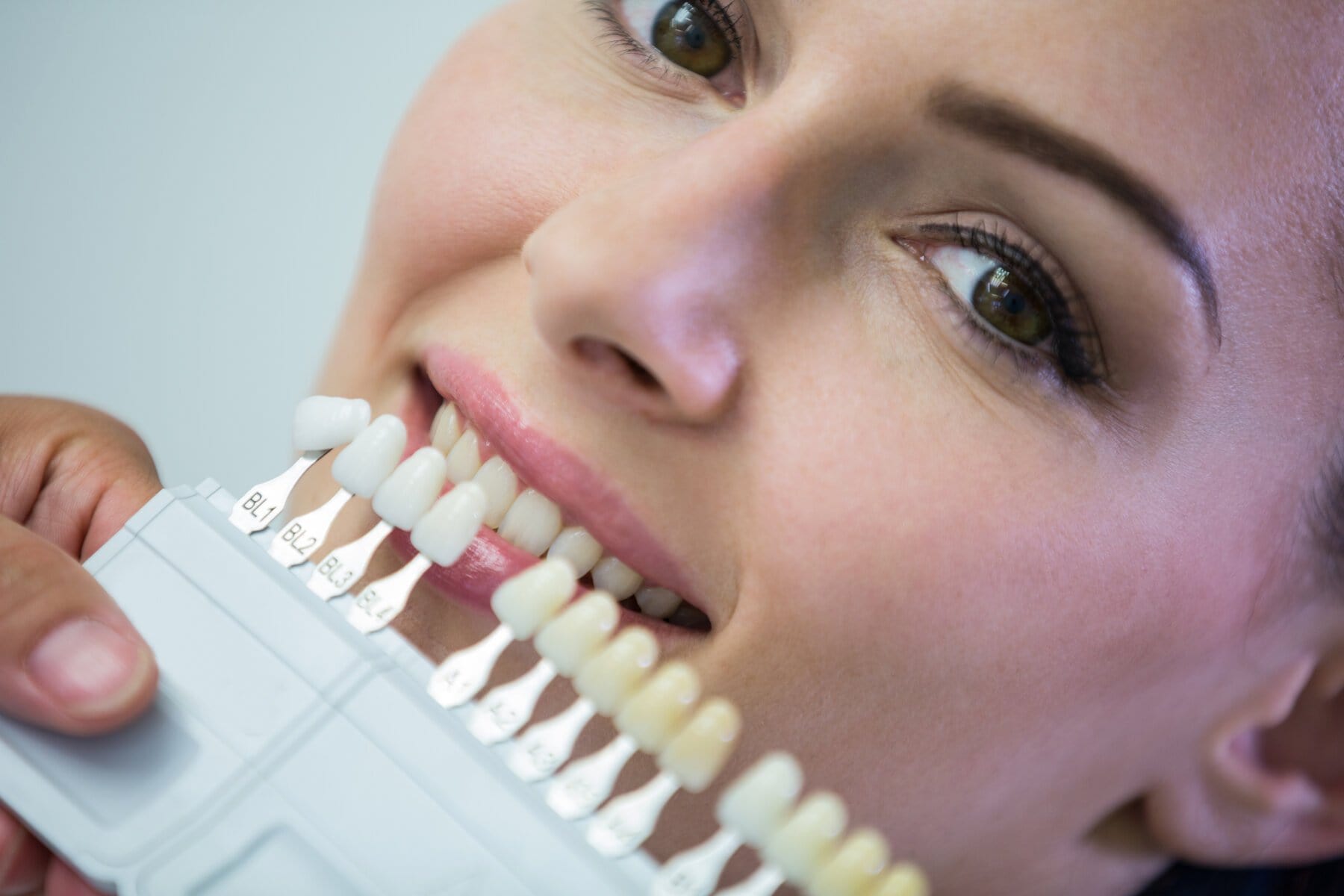Foto që ilustron arsyet pse duhet të zgjidhni Trio Dental Center - klinika më e mirë për fasetat dentare në Shqipëri.